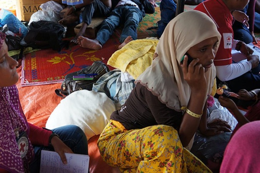 Indonesia: llamadas telefónicas que ayudan a restablecer el contacto entre familiares