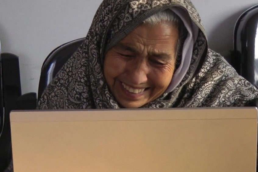 أفغانستان: موقع إعادة الروابط العائلية ينجح في لم شمل أم وابنها