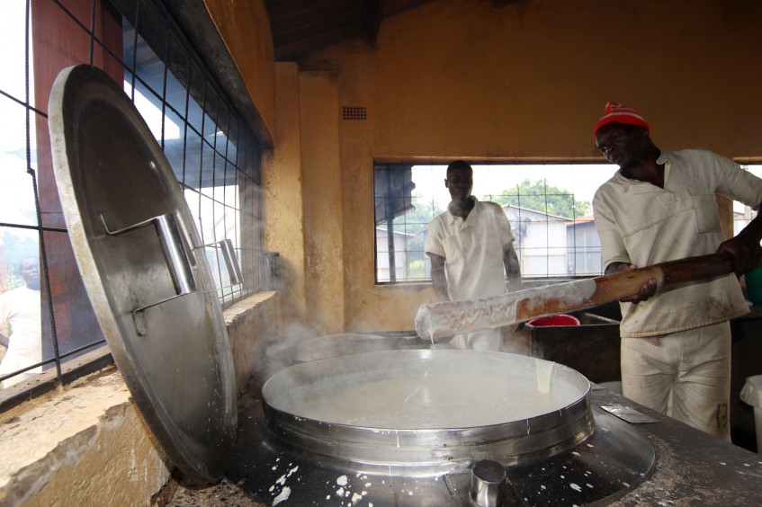 Simbabwe: Verbesserung der Kochmöglichkeiten für Häftlinge