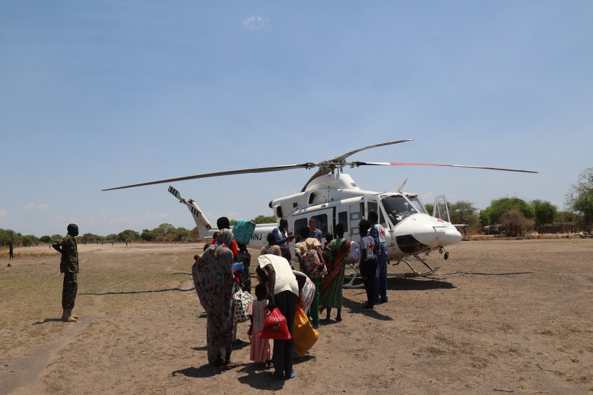 南苏丹：以儿童为主的40名获释人员乘坐红十字国际委员会飞机返回家园
