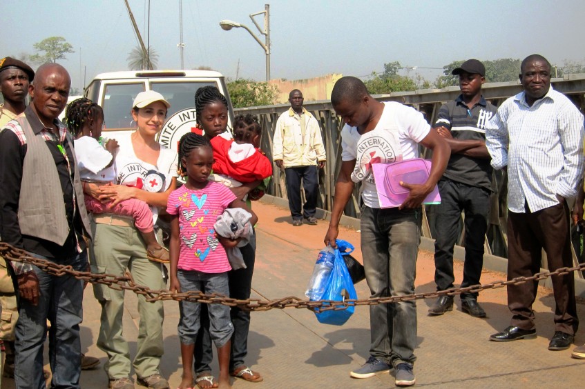 ليبيريا / ساحل العاج: لم شمل أطفال ساحل العاج مع أسرهم