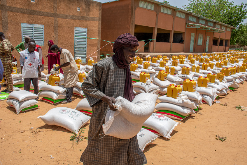 النيجر- أكثر من 000 130 شخص يتلقّون دعماً من الصليب الأحمر منذ شهر