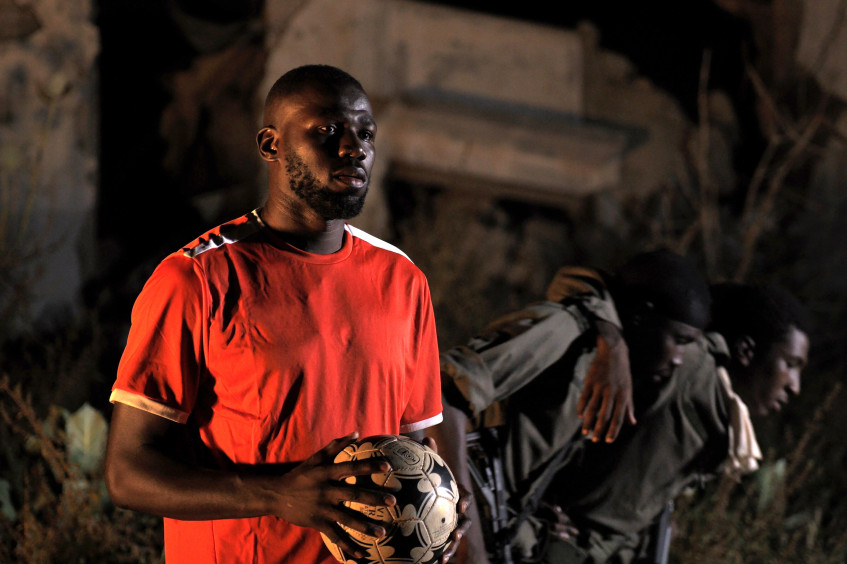 Le footballeur Kalidou Koulibaly fait équipe avec le CICR pour défendre le droit humanitaire en Afrique