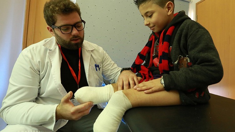 لبنان: أطفال لاجئون سوريون يتلقون العلاج في مستشفى تابعٍ للّجنة الدولية