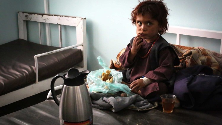 阿富汗：米尔韦斯医院新儿科病房已经超员