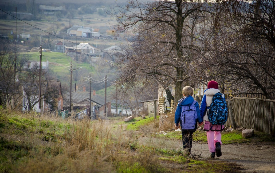 Children in Donetsk region on their way back from school, November 2017
