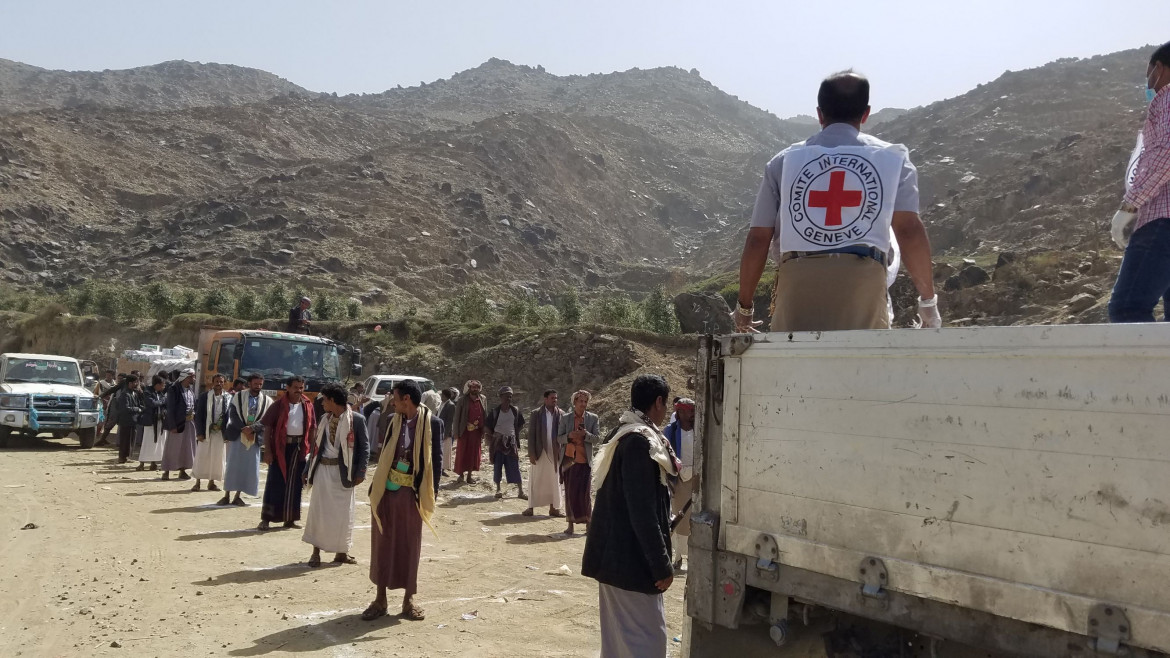 Yémen – En mars 2020, lorsque le Covid-19 a été reconnu comme une pandémie mondiale par l’OMS, le CICR a dû s’adapter et trouver d’autres manières d’atteindre les communautés touchées par le conflit