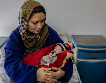 Afghanistan : les investissements internationaux sont indispensables pour soulager des hôpitaux et un personnel médical à bout de souffle