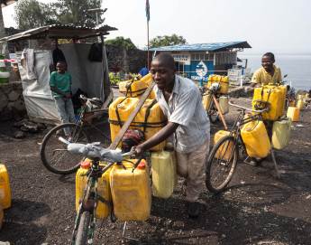 刚果民主共和国：伙伴关系与创新融资方案改善数十万民众获取安全用水的状况