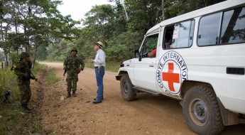 Asistencia de salud en peligro: apoyo militar para facilitar el acceso seguro a la atención médica