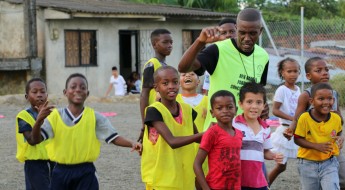 Com futebol e educação, driblam a violência em Buenaventura
