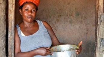 Burundi : Thérèse, mère et veuve, lance son « resto parapluie »