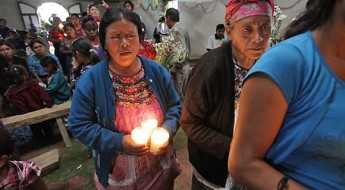 危地马拉：安葬失踪31年的亲人