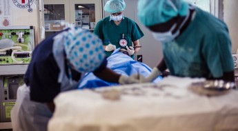 Sudão do Sul: equipe de hospital enfrenta decisões difíceis após a intensificação dos combates