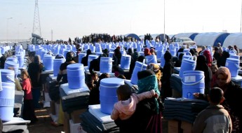 伊拉克：为流离失所者提供食品和其他重要援助