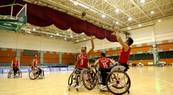 Perdas e vitórias: jogadores de basquete em cadeira de rodas do Afeganistão vão além dos limites