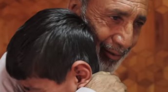 Afeganistão/Paquistão: a angústia dos pais se transforma em alegria ao rever os filhos