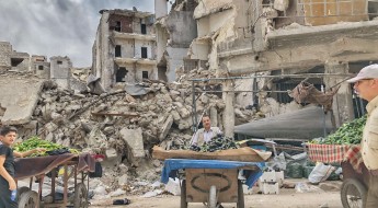 في حلب: احتفال بشهر رمضان وسط الدمار