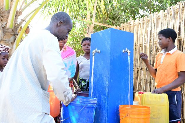Moçambique: como o conflito armado em Cabo Delgado afeta o acesso a serviços básicos como água, saneamento e assistência à saúde?