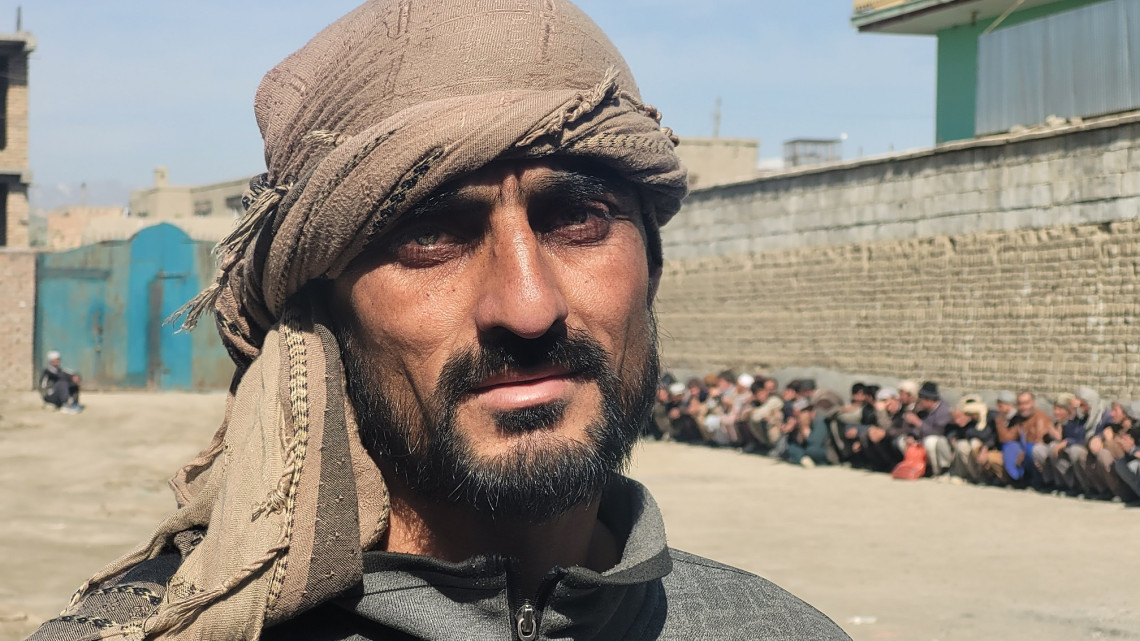 Decades of conflict, natural disasters and economic challenges have fuelled poverty across all segments of Afghanistan as people struggle to find ways of earning a livelihood. Masoud SAMIMI/ICRC