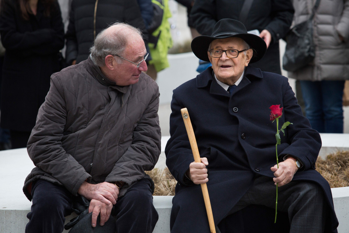 Genebra, sede do CICV (2016). Cornelio Sommaruga (à direita) em cerimônia em homenagem aos funcionários do CICV mortos em missão. Kathryn Cook Pellegrin/CICV