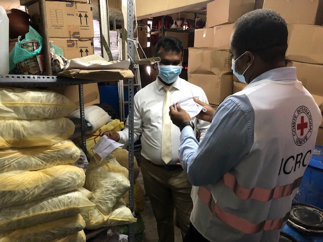 Sri Lanka representative of Ministry of Health in charge of Prisons Health services, shows the ICRC Detention Doctor the re-usable masks produced by the Prison Industry with the materials donated by ICRC
