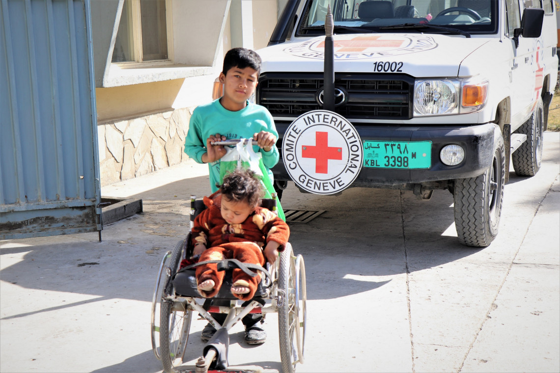 A child with young carer waiting to be seen at the ICRC’s orthopaedic centre in Kabul. Photo: Mohammad Masoud Samimi / ICRC