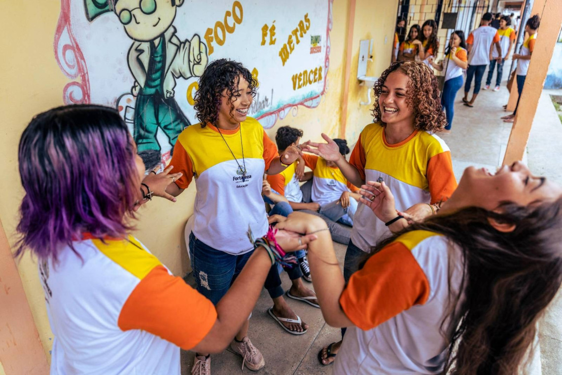 Uma escola de Fortaleza que sofreu episódios de violência armada conseguiu se tornar referência em sua comunidade com o apoio de nosso programa AMS.