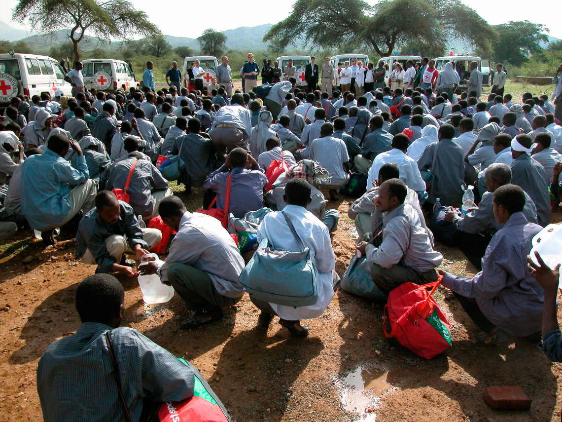 В августе 2002 г., 279 эфиопских военнопленных вернулись на родину при поддержке МККК, 