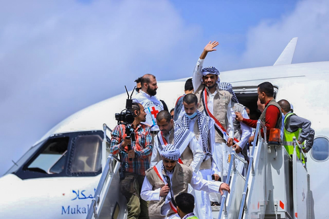 Бывшие задержанные прилетели в Сану.
