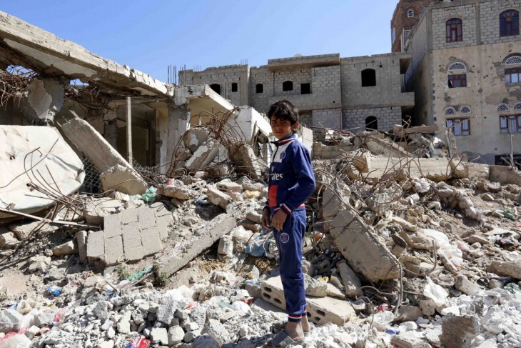 Conflito no Iêmen: Enfrentamentos violentos, ataques aéreos contínuos, surto de cólera e uma guerra civil sem fim transformaram o Iêmen no país com a maior crise humanitária do mundo.
